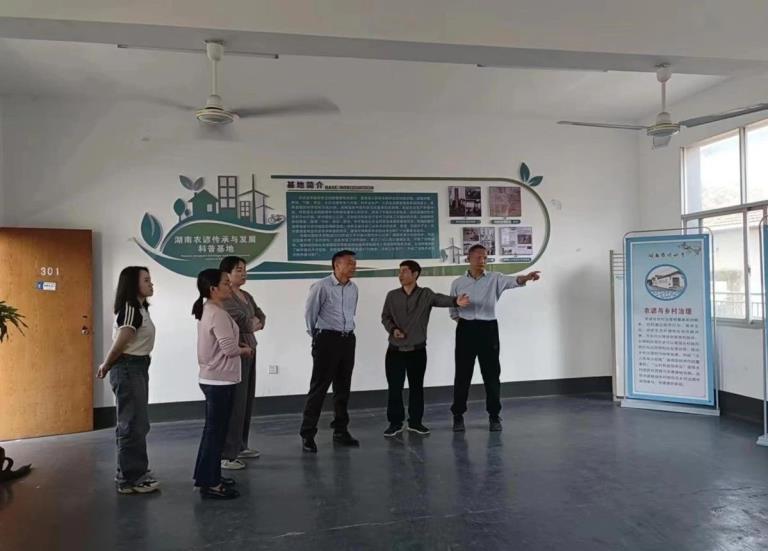 学校宣传部、科技处领导视察湖南农谚传承与发展科普基地建设情况